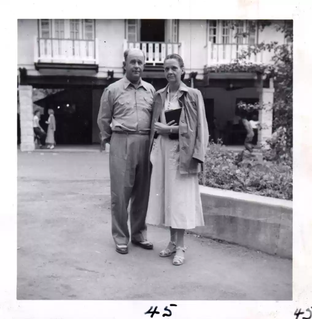 Mr & Mrs R.B. Frankenberg-Lindsay, Okla. (45)